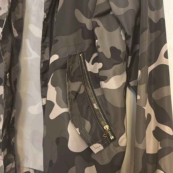 Rain jacket - Picture 3 of 5